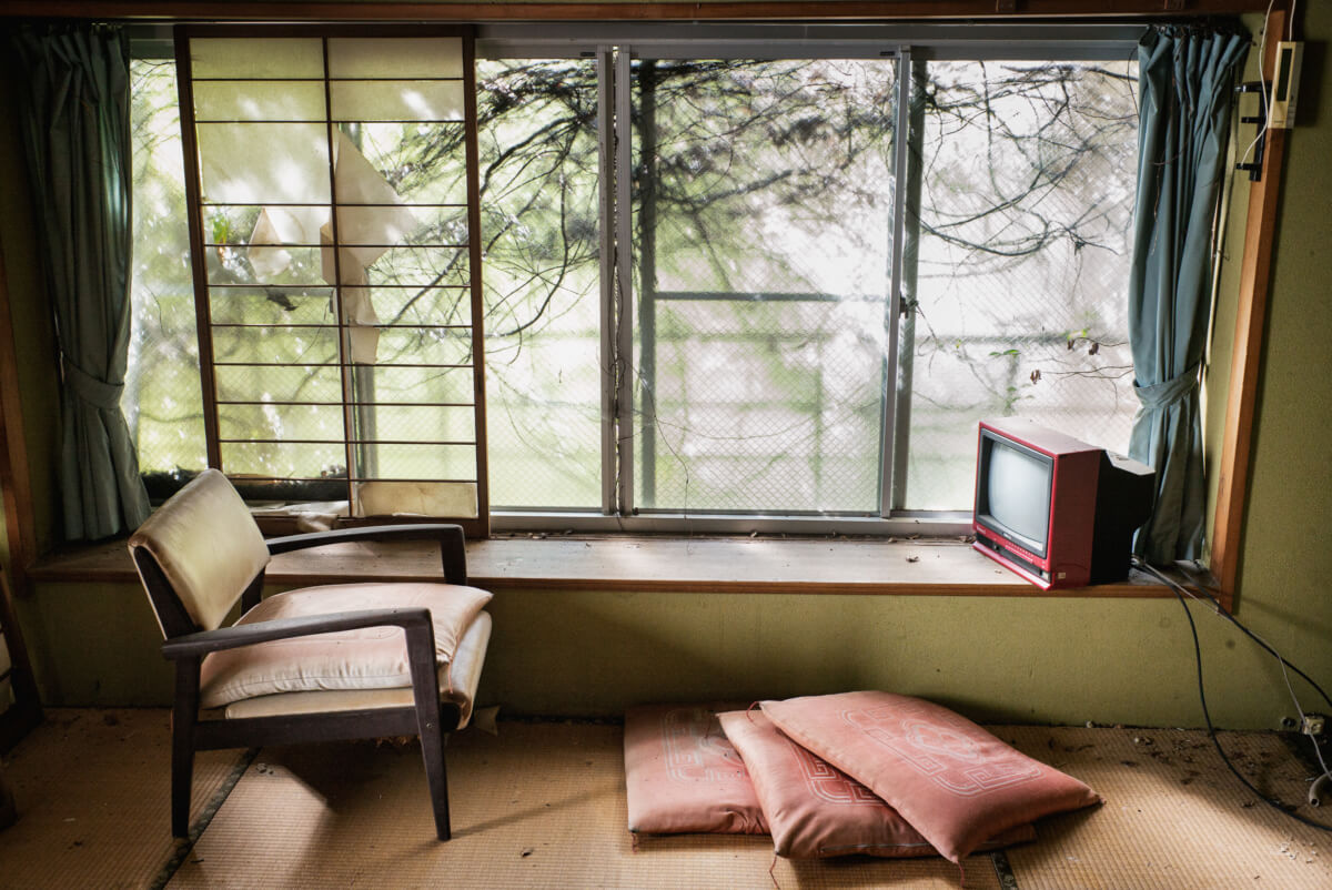 abandoned Japanese hotel room