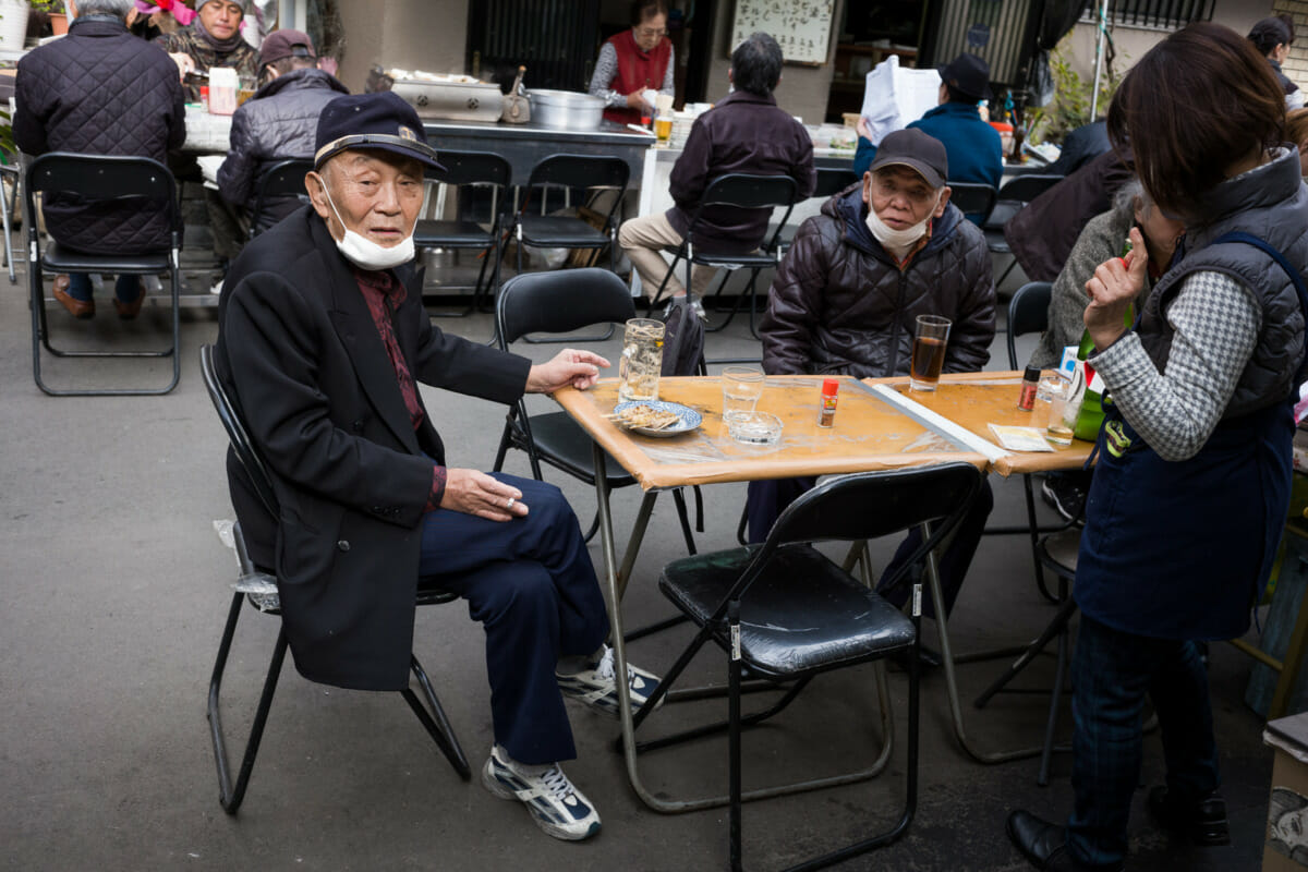 an old-style Tokyo drinker