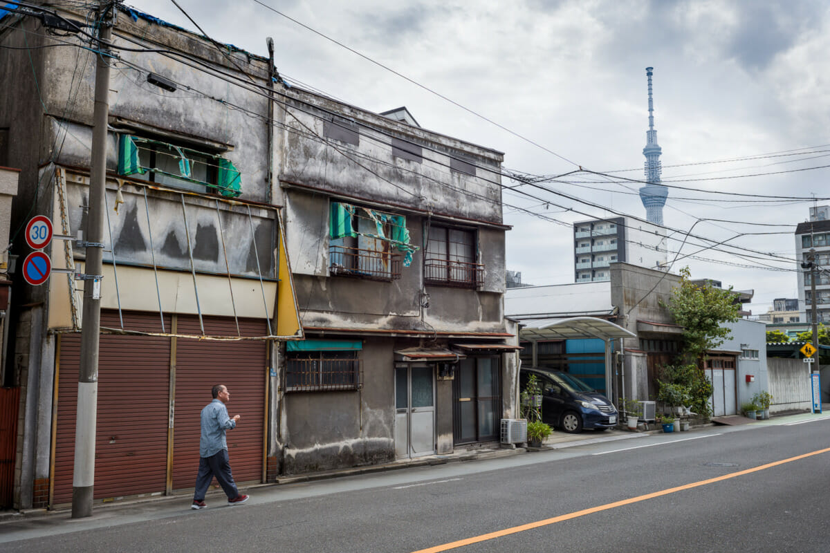 Crumbling and ultra modern Tokyo contrast