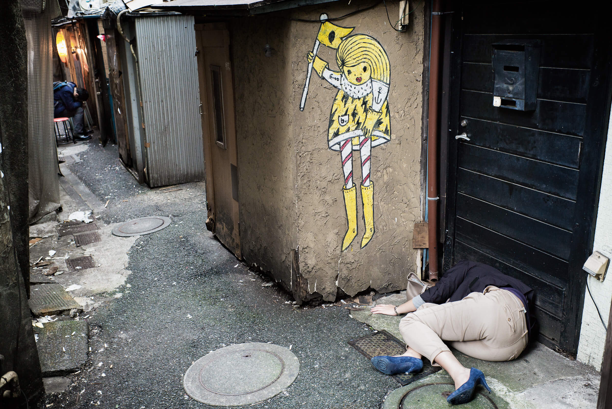A Japanese Woman Passed Out Drunk In A Dirty Tokyo Alleyway Tokyo Times