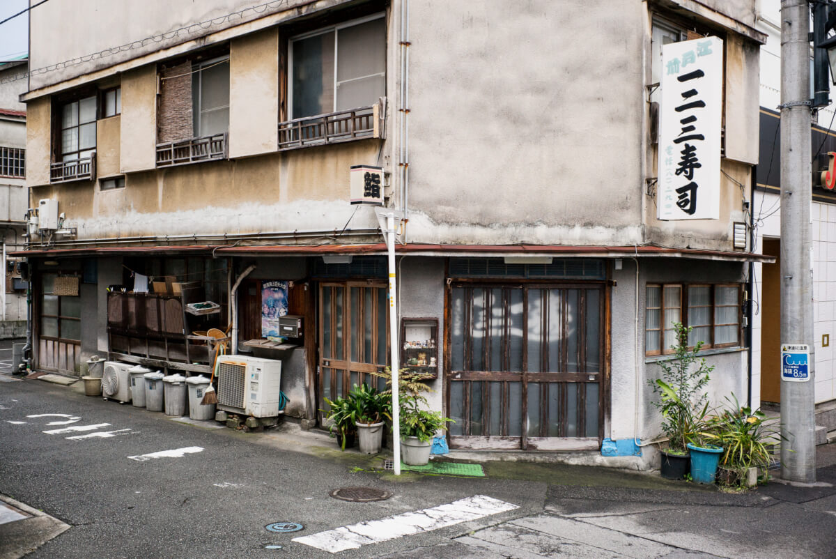 an old and faded Japanese hot spring resort town