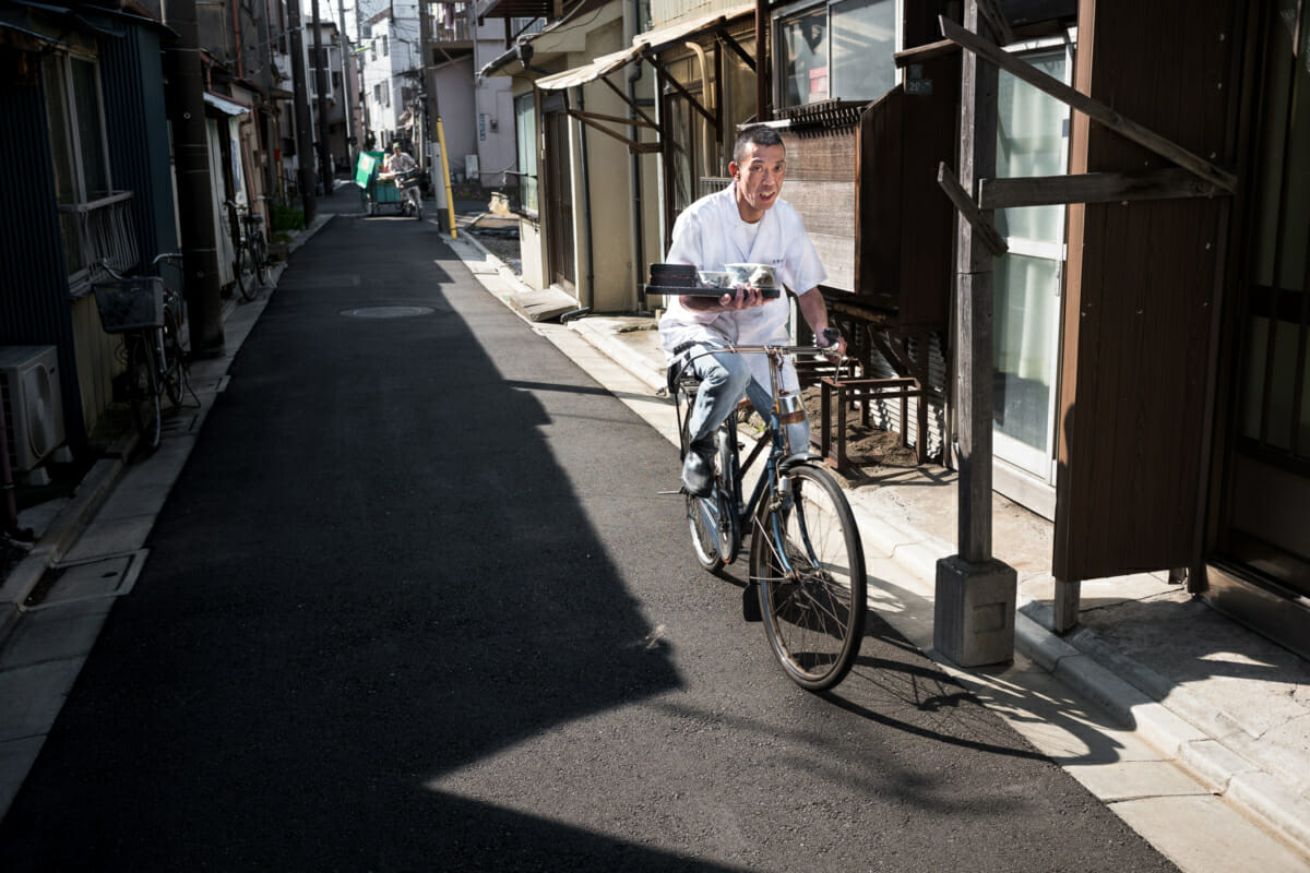 Japanese bicycle delivery past and present