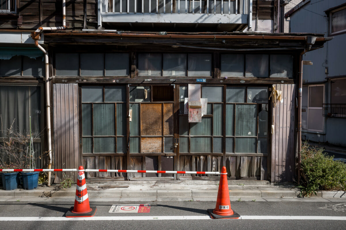 The life cycle of an old Tokyo house and its elderly owner