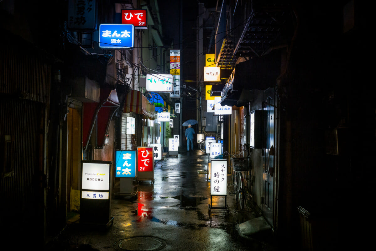 Scenes and a story from a little street of Tokyo bars