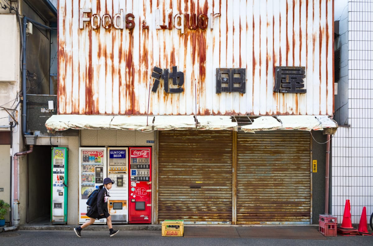The life surrounding a long-closed Tokyo liquor store