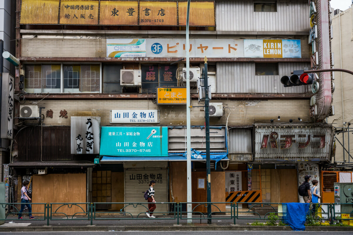 incredible old and crumbling Tokyo building