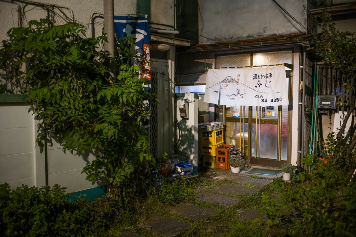 An old Tokyo bar over time