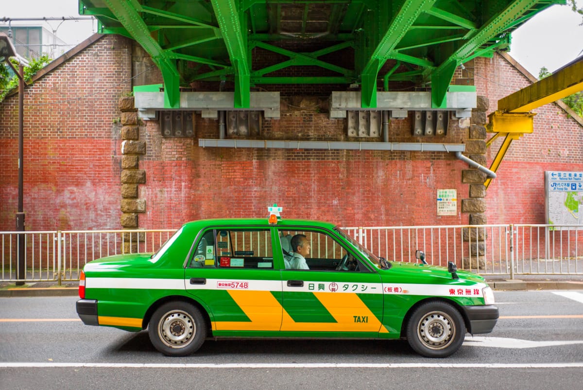 Old school Japanese taxi colours and coordination