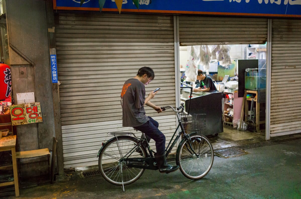 The colours and quiet moments of a traditional Japanese market