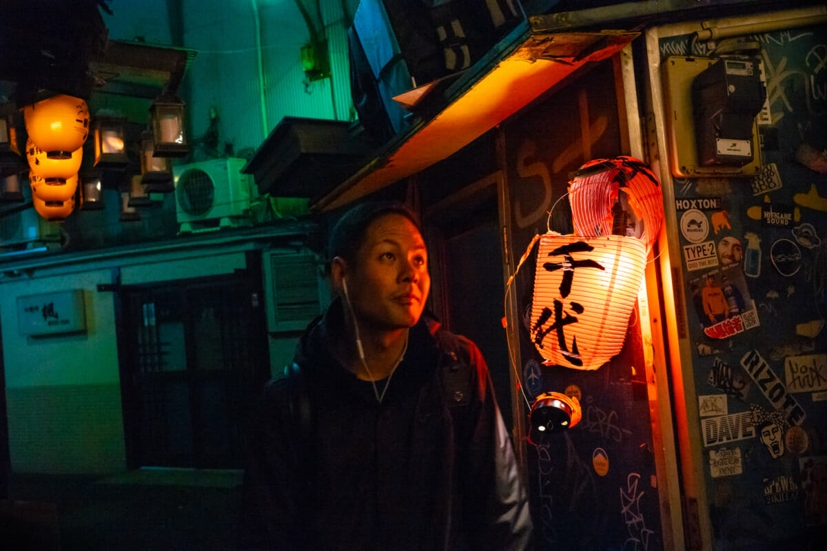 Quiet moments in the middle of Shinjuku’s crowded nightlife scene