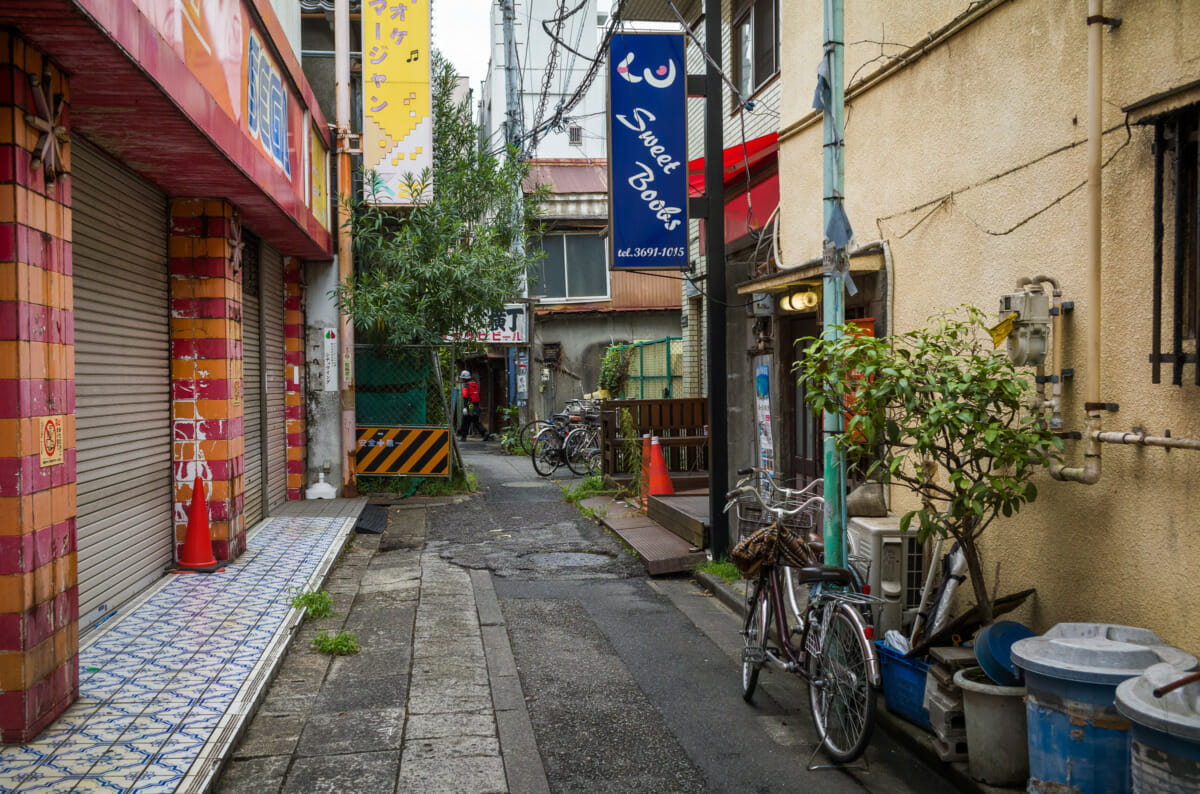 the demolition of Tateishi's drinking alleyways