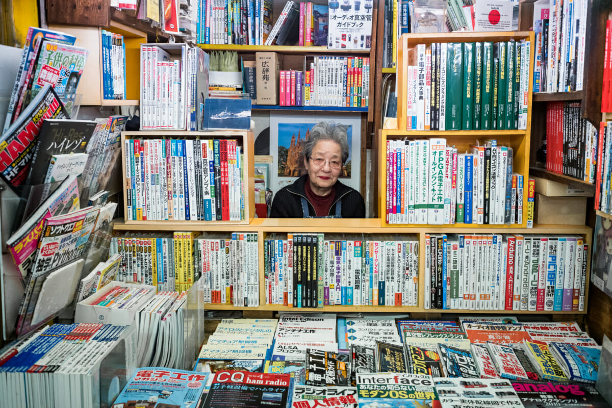 tiny tokyo bookshop
