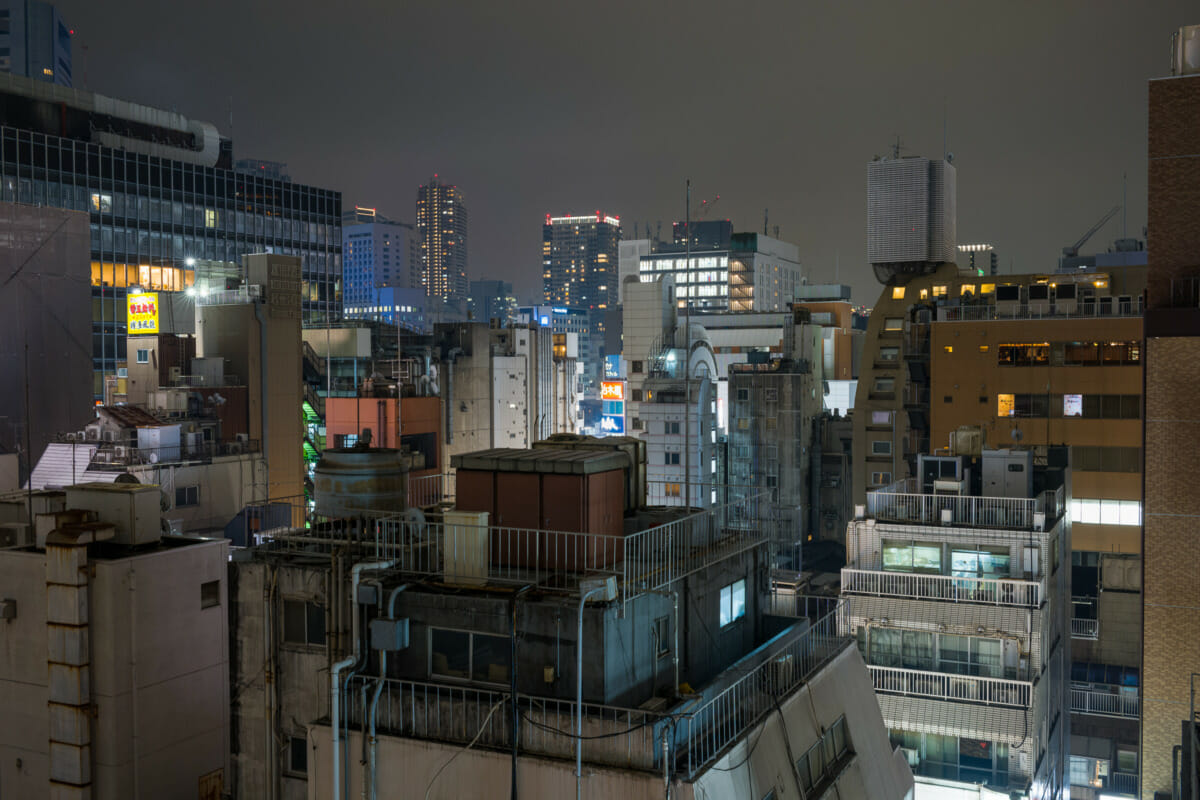 tokyo rooftops at night