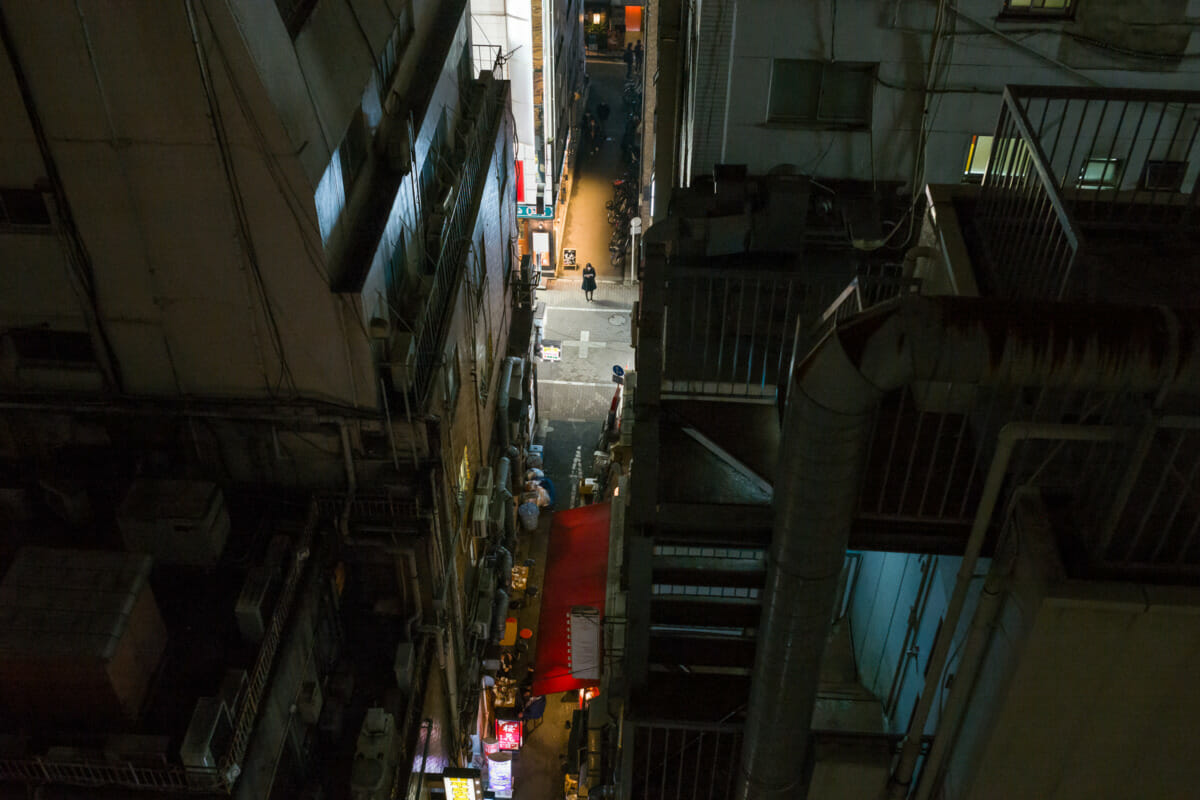tokyo rooftops at night
