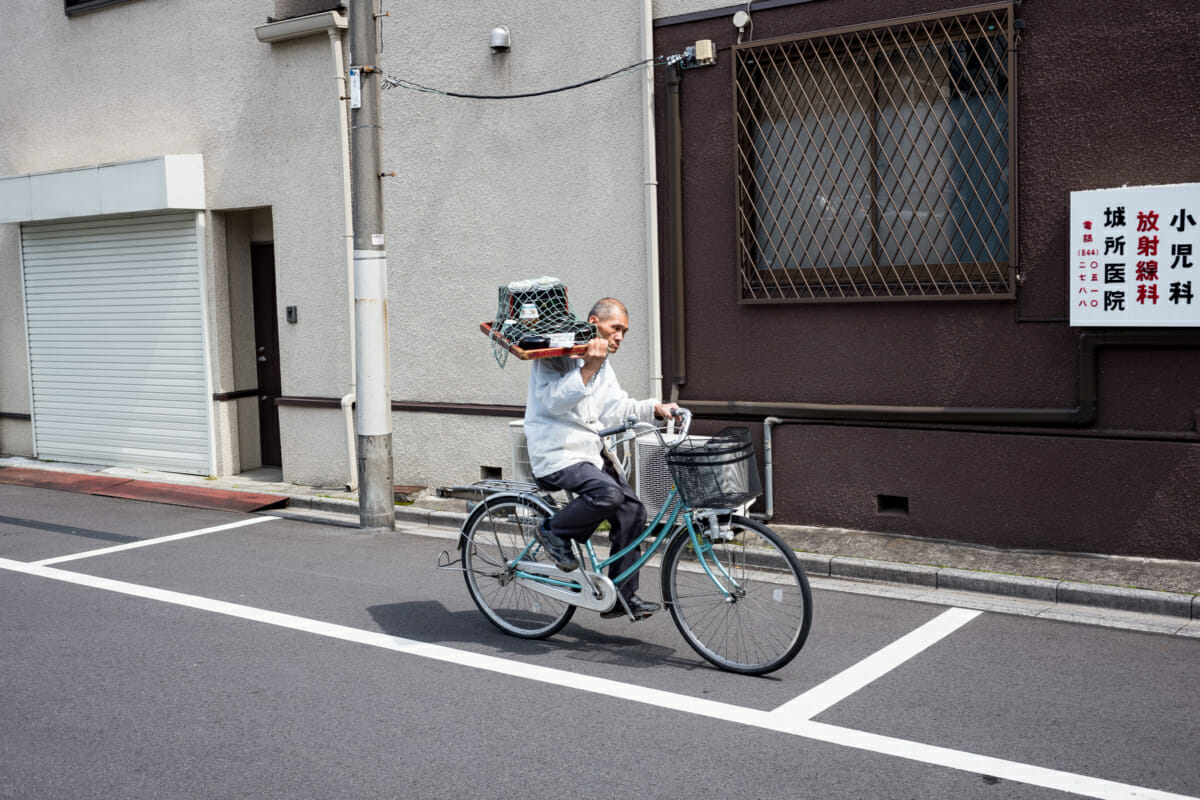tokyo food delivered by bicycle