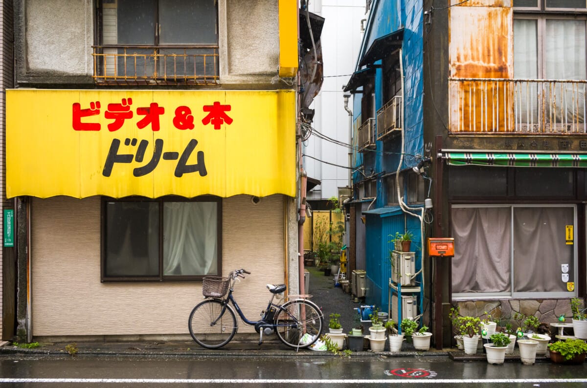 The varied sights of a rainy Tokyo walk